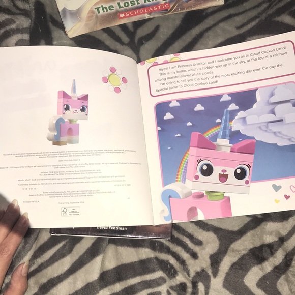 Bundle of 3 LEGO books 📚 scholastic/ Disney - Picture 4 of 5